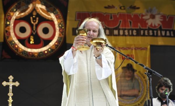 Mši, při zahájení festivalu, sloužil salesiánský kněz Ladislav Heryán (na snímku).