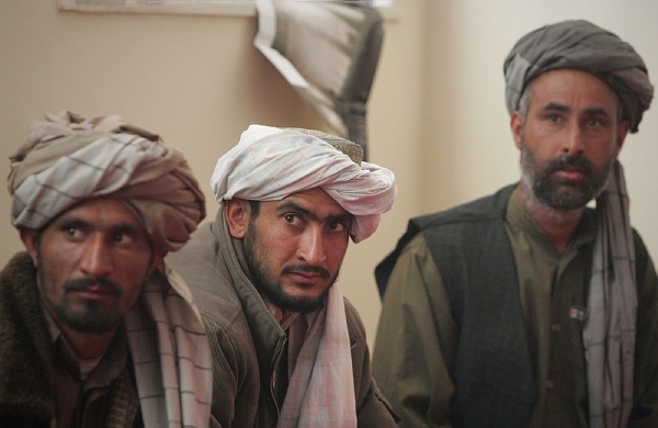 Muhammad Umar vyzývá afghánské vládní úředníky, aby se přidali na stranu Talibanu. Na snímku trojice členů Talibanu (ilustrační foto). Muhammad Umar vyzývá afghánské vládní úředníky, aby se přidali na stranu Talibanu. Na snímku trojice členů Talibanu (ilustrační foto).