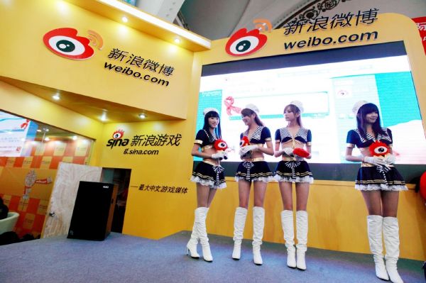Stánek Weibo na veletrhu elektroniky v Šanghaji. Stánek Weibo na veletrhu elektroniky v Šanghaji.
