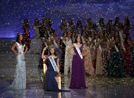 Jü Wen-sia, Sophie Elizabeth Mouldsová a Jessica Michelle Kahawatyová.