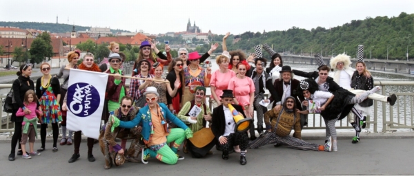 Český soubor Cirk La Putyka bude na Letní Letné taktéž k vidění. Český soubor Cirk La Putyka bude na Letní Letné taktéž k vidění.