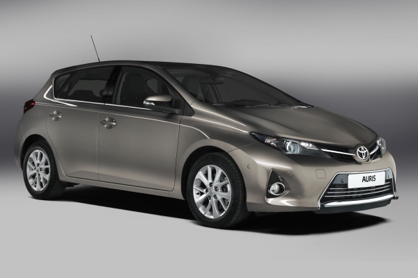 Toyota Auris dostala smělejší exteriér. Toyota Auris dostala smělejší exteriér.