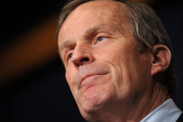 Todd Akin se za své výroky omluvil, ale o křeslo senátora bojuje dál. Todd Akin se za své výroky omluvil, ale o křeslo senátora bojuje dál.