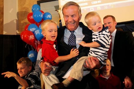 Todd Akin s vnoučaty. Todd Akin s vnoučaty.