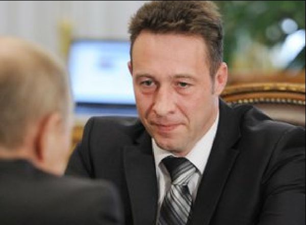 Prezident Putin hovoří s Cholmanskichem. Prezident Putin hovoří s Cholmanskichem.