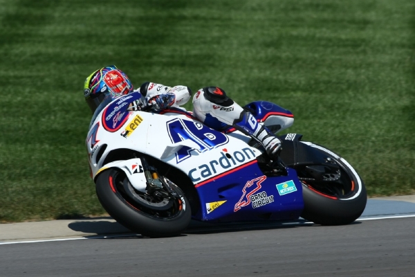 Karel Abraham se v letošní sezoně MotoGP zatím trápí. Karel Abraham se v letošní sezoně MotoGP zatím trápí.