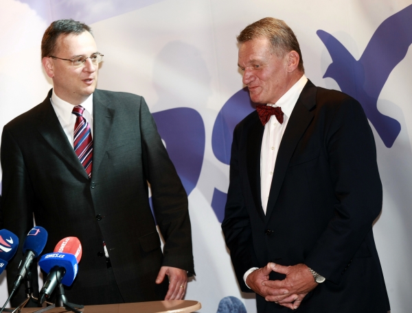 Premiér Petr Nečas (vlevo) a pražský primátor Bohuslav Svoboda.