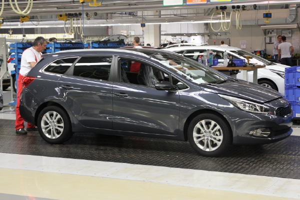 VE slovenském závodě začala výroba Kia cee´d SW nové generace.