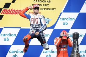 Jorge Lorenzo rád dovádí. Triumf by chtěl slavit i na Masarykově okruhu.