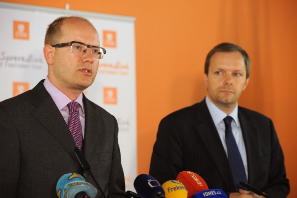Sociální demokraté Bohuslav Sobotka a Marcel Chládek (vpravo).