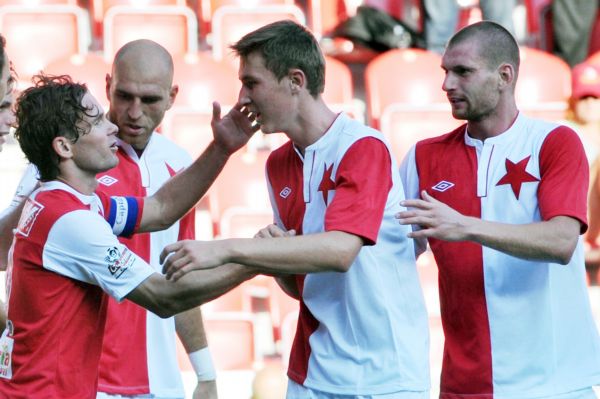 Fotbalisté Slavie zničili Zbrojovku Brno 5:0. Fotbalisté Slavie zničili Zbrojovku Brno 5:0.