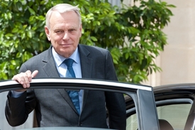 Předseda francouzské vlády Jean-Marc Ayrault řeší stejný problém jako prezident.