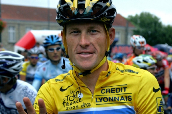 Lance Armstrong ovládl sedmkrát Tour, teď o tituly zřejmě přijde.