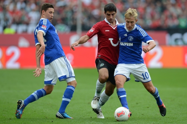 Fotbalisté Schalke zahájili novou sezonu německé ligy remízou 2:2. 