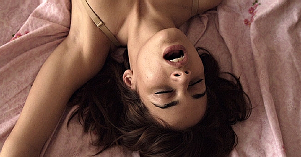 Film nebyl vpuštěn do ruské distribuce kvůli nevhodnému obsahu, jehož předmětem je nezletilá hlavní hrdinka experimentující s drogami a sexem.