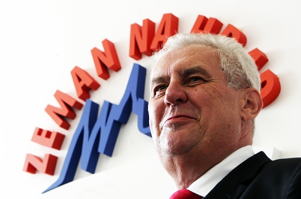 Miloš Zeman aspiruje na čelo žebříčku prezidentských kandidátů. Chybí mu už jen málo, aby předstihl Jana Fischera.