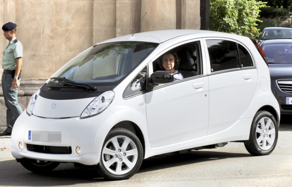 Peugeot IOn.