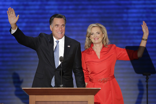 Mitt Romney s manželkou Ann. Manželky politiků zpravidla vylepšujíí svým mužům image.