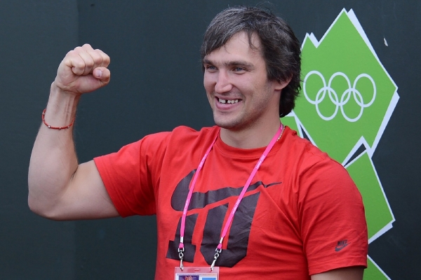 Alexandru Ovečkinovi se jeho bicepsy možná ještě hodí.