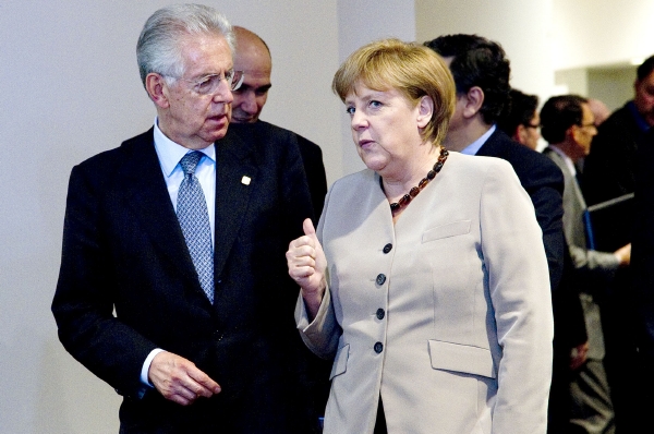 Angela Merkelová pochválila plány Maria Montiho a jeho vlády. Snad ponesou ovoce.