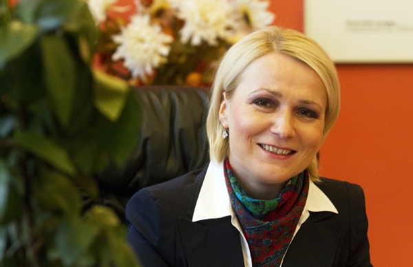 Jana Černochová odstoupila poté, co se její dlouholetý partner Martin Červíček stal ve středu policejním prezidentem. Jana Černochová odstoupila poté, co se její dlouholetý partner Martin Červíček stal ve středu policejním prezidentem.