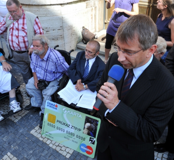 Většina handicapovaných nesouhlasí se zavedením sKaret. Většina handicapovaných nesouhlasí se zavedením sKaret.