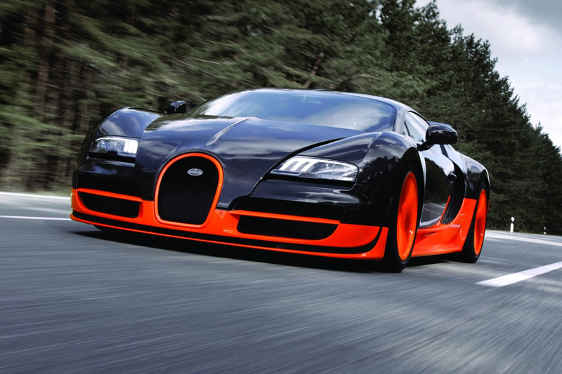 BUGGATI VEYRON SUPER SPORT. Suverénně nejrychlejší vůz dosahuje úctyhodné rychlosti až 431 km/h a zrychlení z nuly na stovku zvládne za 2,4 sekundy. BUGGATI VEYRON SUPER SPORT. Suverénně nejrychlejší vůz dosahuje úctyhodné rychlosti až 431 km/h a zrychlení z nuly na stovku zvládne za 2,4 sekundy.
