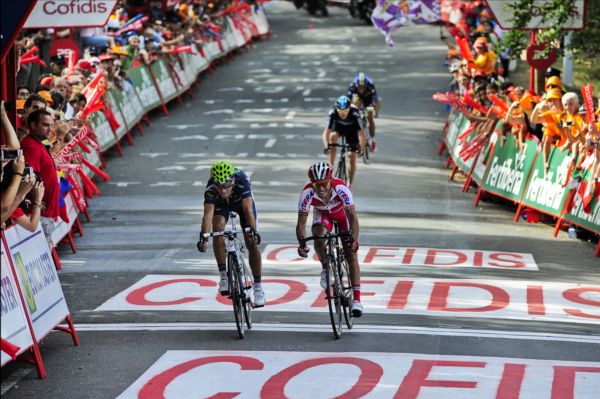 Španělský cyklista Joaquim Rodríguez uhájil ve 12. etapě Vuelty červený trikot lídra a navíc zvýšil svůj náskok.