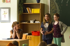 Zuzana Bydžovská hraje Miladu, učitelku zeměpisu a chemie.