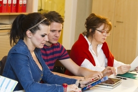 Vedle Libuše Šafránkové (vpravo) a Ondřeje Brzobohatého se v Gymplu ve své první roli objeví i zpěvačka Marta Jandová.