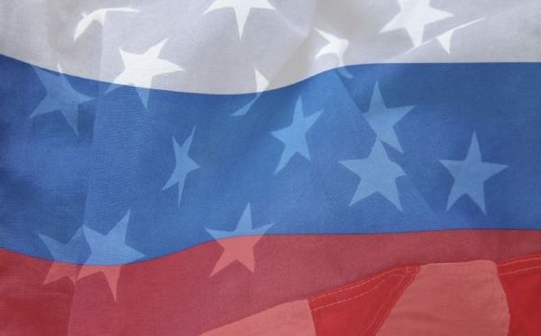 Vlajky USA a Ruska. 