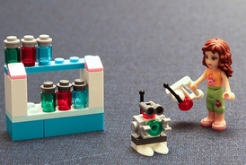 Lego Friends se odehrává i ve vědecké laboratoři.