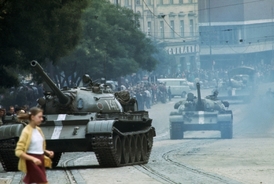 Okupační tanky v ulicích Bratislavy.