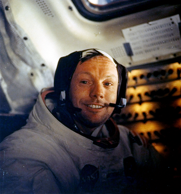 Neil Armstrong na snímku z roku 1969. Neil Armstrong na snímku z roku 1969.