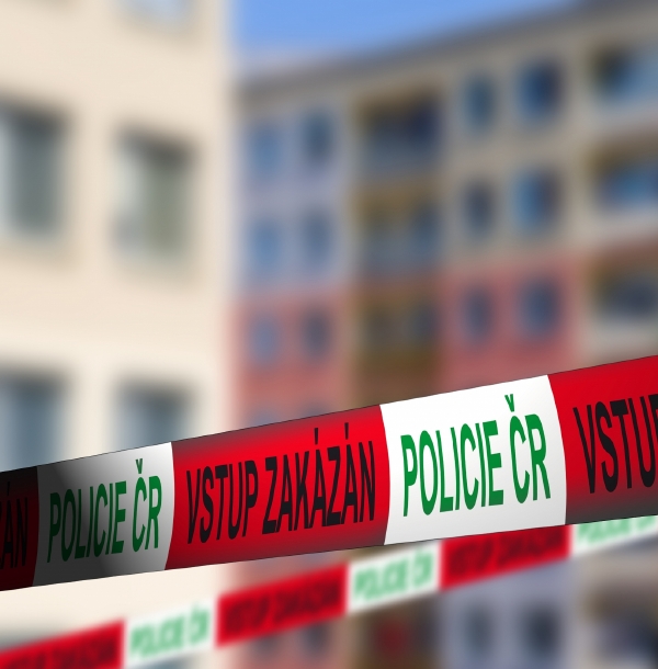 V Tetíně na Jičínsku pětapadesátiletý muž zastřelil jedenapadesátiletého muže a dalšího čtyřiapadesátiletého muže těžce zranil (ilustrační foto).