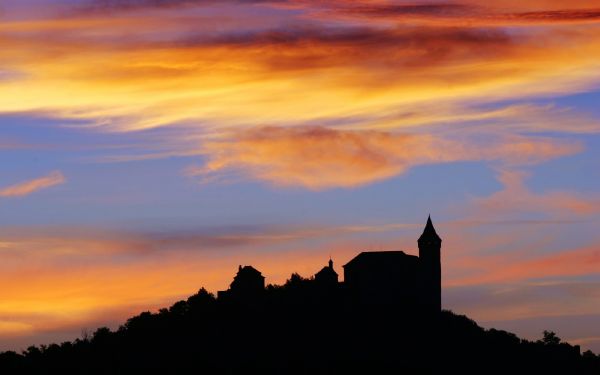 Hrad Kunětická hora, který dominuje krajině mezi Pardubicemi a Hradcem Králové, navštívilo 450 lidí. Hrad Kunětická hora, který dominuje krajině mezi Pardubicemi a Hradcem Králové, navštívilo 450 lidí.