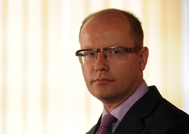 Bohuslav Sobotka tvrdí, že ČSSD bude opět hlasovat pro Rathovo vydání.