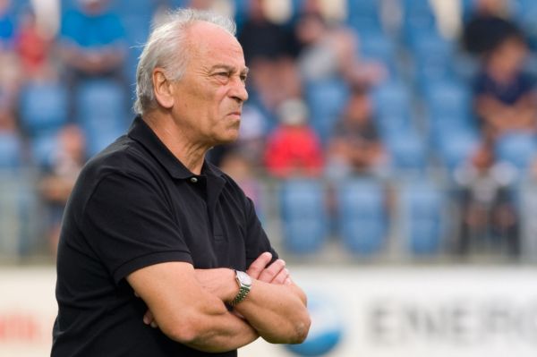 Od fotbalistů Českých Budějovic byl odvolán trenér František Cipro. Od fotbalistů Českých Budějovic byl odvolán trenér František Cipro.