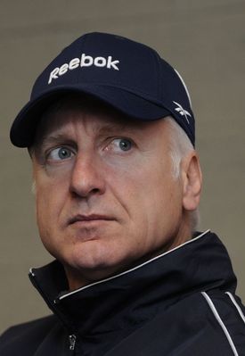 "Chceme hrát atraktivní hokej, plný kontaktů, pohybu a dohrávání. Na to potřebujeme sílu a typy hráčů," řekl novinářům Jelínek