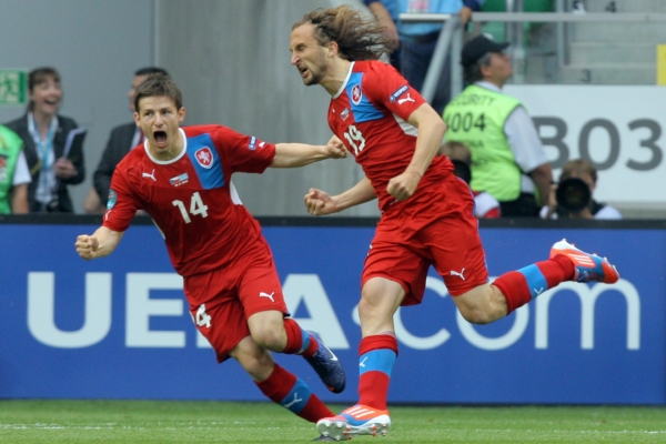 Petr Jiráček (vpravo) se raduje s kolegou z reprezentace Václavem Pilařem.