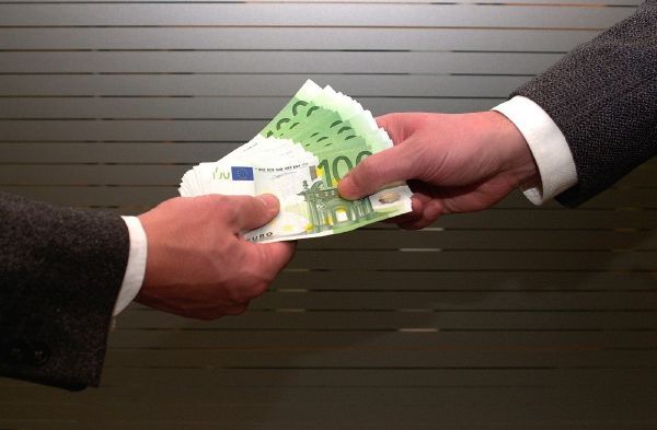 Politika je zlatý důl. A většinou bez rizika. Politika je zlatý důl. A většinou bez rizika.