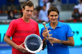 Na modrém madridském betonu slavil triumf Roger Federer.