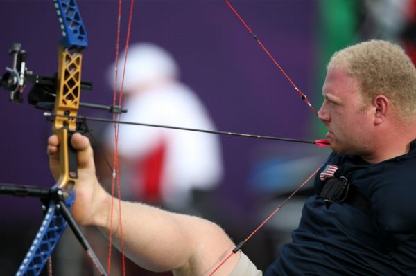 Americký lukostřelec Matt Stutzman.