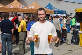 V Kostelci se pivo pije...