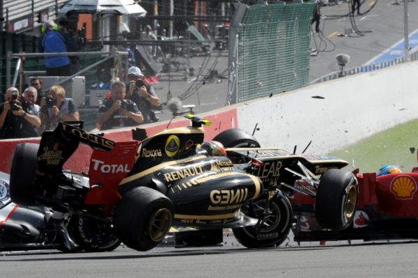 Potrestaného Romaina Grosjeana nahradí ve víkendové Velké ceně Itálie formule 1 v monopostu stáje Lotus testovací jezdec Belgičan Jérome d'Ambrosio. Potrestaného Romaina Grosjeana nahradí ve víkendové Velké ceně Itálie formule 1 v monopostu stáje Lotus testovací jezdec Belgičan Jérome d'Ambrosio.