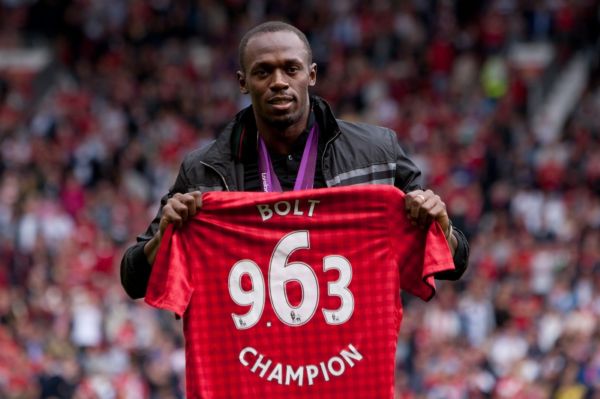 Usain Bolt oblékne dres Manchesteru United.
