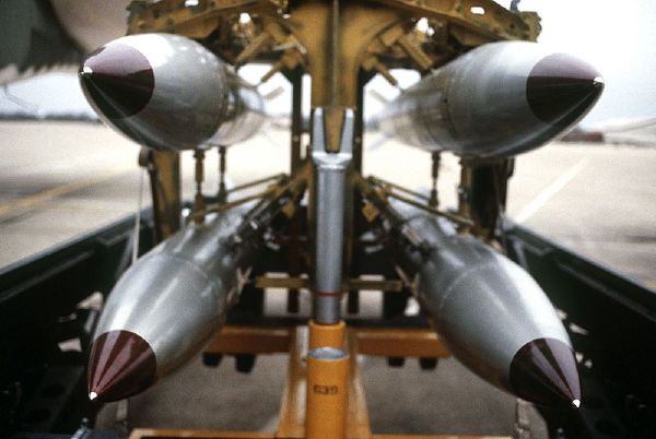 Bomby B-61. 