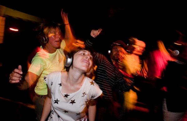 Silent Disco jsou v zahraničí již velkým hitem. Silent Disco jsou v zahraničí již velkým hitem.