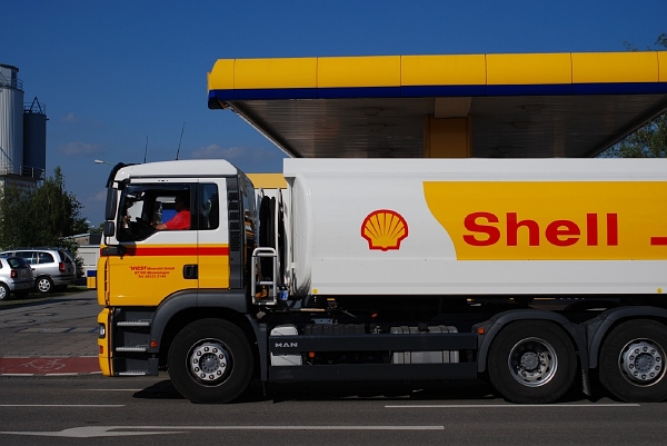 Shell se ke kontroverznímu kroku odhodlal letos na jaře. V blízkosti pump Tank Ono snížil ceny na úroveň této nejlacinější sítě v Česku.