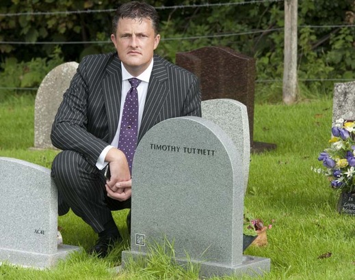Majitel pohřební společnosti Chester Pearce. Majitel pohřební společnosti Chester Pearce.
